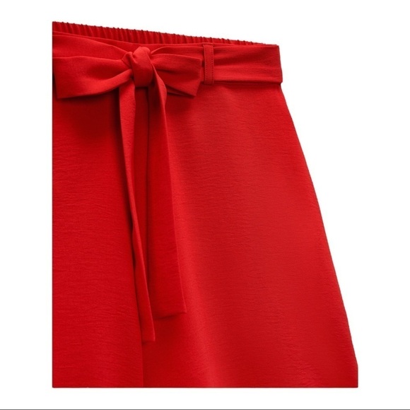 NWT ZARA Blogger Favorite Red Flowing Bermuda Short Tie Waist Size Medium - Picture 4 of 7